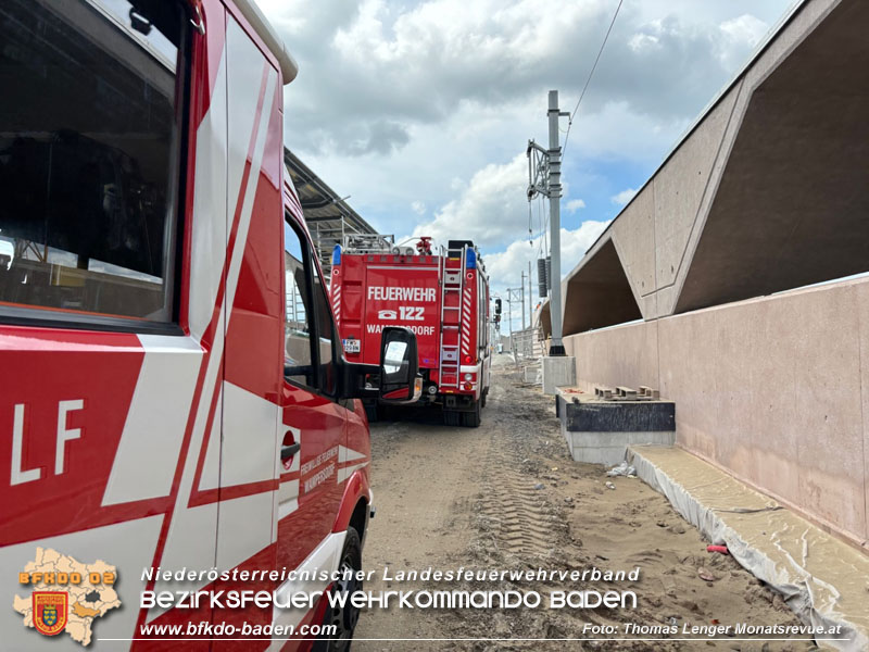 20240418_Unterstützung Rettungsdienst bei Arbeitsunfall am neuen Bahnhof Wamperdorf  Foto: Thomas Lenger Monatsrevue.at