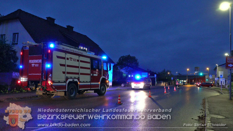 20240420_Allradfahrzeug durchbricht in Tribuswinkel einen Gartenzaun Foto: Stefan Schneider BFKDO BADEN