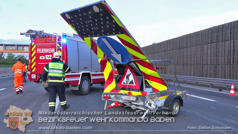 20240421 Pkw prallt auf der A2 gegen Betonleitwand und Absicherungsanhänger Foto: Stefan Schneider BFKDO BADEN 20240421 Pkw prallt auf der A2 gegen Betonleitwand und Absicherungsanhänger Foto: Stefan Schneider BFKDO BADEN