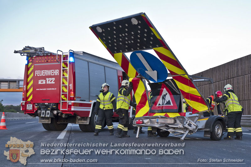 20240421 Pkw prallt auf der A2 gegen Betonleitwand und Absicherungsanhänger Foto: Stefan Schneider BFKDO BADEN 20240421 Pkw prallt auf der A2 gegen Betonleitwand und Absicherungsanhänger Foto: Stefan Schneider BFKDO BADEN