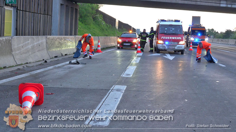 20240421 Pkw prallt auf der A2 gegen Betonleitwand und Absicherungsanhänger Foto: Stefan Schneider BFKDO BADEN 20240421 Pkw prallt auf der A2 gegen Betonleitwand und Absicherungsanhänger Foto: Stefan Schneider BFKDO BADEN