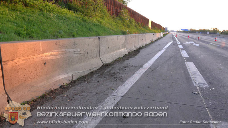 20240421 Pkw prallt auf der A2 gegen Betonleitwand und Absicherungsanhänger Foto: Stefan Schneider BFKDO BADEN 20240421 Pkw prallt auf der A2 gegen Betonleitwand und Absicherungsanhänger Foto: Stefan Schneider BFKDO BADEN