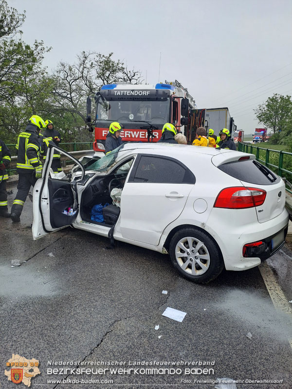 20240423_Pkw prallt gegen Lkw - Personenrettung auf der L157 Foto: Freiwillige Feuerwehr Oberwaltersdorf 20240423_Pkw prallt gegen Lkw - Personenrettung auf der L157 Foto: Freiwillige Feuerwehr Oberwaltersdorf