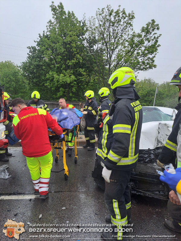 20240423_Pkw prallt gegen Lkw - Personenrettung auf der L157 Foto: Freiwillige Feuerwehr Oberwaltersdorf 20240423_Pkw prallt gegen Lkw - Personenrettung auf der L157 Foto: Freiwillige Feuerwehr Oberwaltersdorf