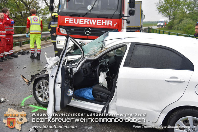 20240423_Pkw prallt gegen Lkw - Personenrettung auf der L157 Foto: Thomas Lenger Monatsrevue.at 20240423_Pkw prallt gegen Lkw - Personenrettung auf der L157 Foto: Thomas Lenger Monatsrevue.at