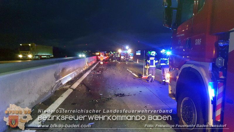20240424_Erneut prallt ein Pkw auf A2 in ein Baustellenfahrzeug Foto: Stefan Wagner / Freiwillige Feierwehr Baden-Leesdorf 20240424_Erneut prallt ein Pkw auf A2 in ein Baustellenfahrzeug Foto: Stefan Wagner / Freiwillige Feierwehr Baden-Leesdorf