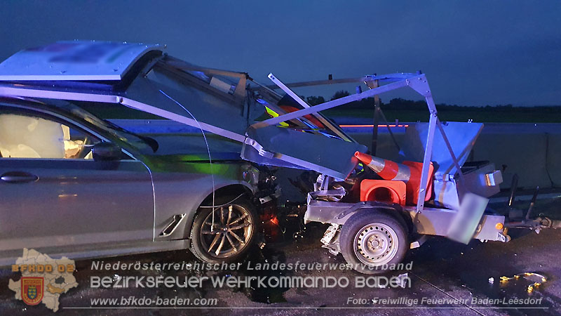 20240424_Erneut prallt ein Pkw auf A2 in ein Baustellenfahrzeug Foto: Stefan Wagner / Freiwillige Feierwehr Baden-Leesdorf 20240424_Erneut prallt ein Pkw auf A2 in ein Baustellenfahrzeug Foto: Stefan Wagner / Freiwillige Feierwehr Baden-Leesdorf