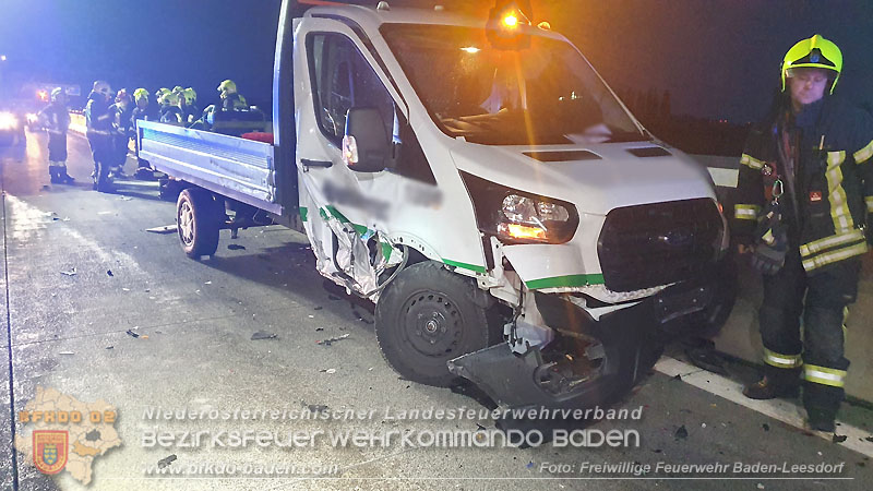 20240424_Erneut prallt ein Pkw auf A2 in ein Baustellenfahrzeug Foto: Stefan Wagner / Freiwillige Feierwehr Baden-Leesdorf 20240424_Erneut prallt ein Pkw auf A2 in ein Baustellenfahrzeug Foto: Stefan Wagner / Freiwillige Feierwehr Baden-Leesdorf