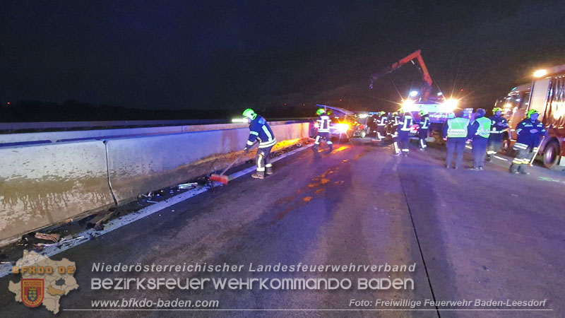 20240424_Erneut prallt ein Pkw auf A2 in ein Baustellenfahrzeug Foto: Stefan Wagner / Freiwillige Feierwehr Baden-Leesdorf 20240424_Erneut prallt ein Pkw auf A2 in ein Baustellenfahrzeug Foto: Stefan Wagner / Freiwillige Feierwehr Baden-Leesdorf