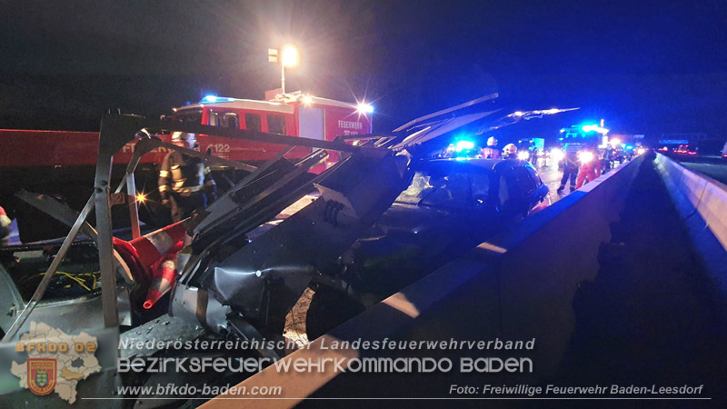 20240424_Erneut prallt ein Pkw auf A2 in ein Baustellenfahrzeug Foto: Stefan Wagner / Freiwillige Feierwehr Baden-Leesdorf 20240424_Erneut prallt ein Pkw auf A2 in ein Baustellenfahrzeug Foto: Stefan Wagner / Freiwillige Feierwehr Baden-Leesdorf