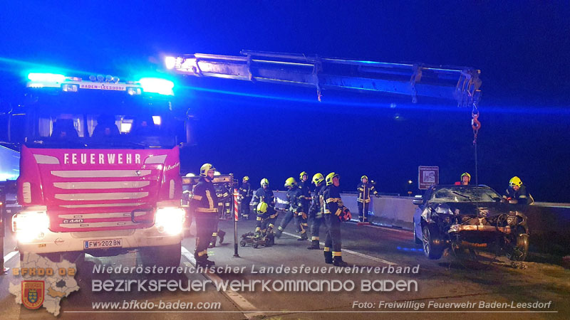 20240424_Erneut prallt ein Pkw auf A2 in ein Baustellenfahrzeug Foto: Stefan Wagner / Freiwillige Feierwehr Baden-Leesdorf 20240424_Erneut prallt ein Pkw auf A2 in ein Baustellenfahrzeug Foto: Stefan Wagner / Freiwillige Feierwehr Baden-Leesdorf