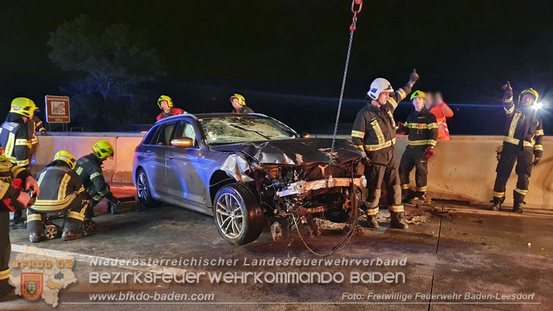 20240424_Erneut prallt ein Pkw auf A2 in ein Baustellenfahrzeug Foto: Stefan Wagner / Freiwillige Feierwehr Baden-Leesdorf 20240424_Erneut prallt ein Pkw auf A2 in ein Baustellenfahrzeug Foto: Stefan Wagner / Freiwillige Feierwehr Baden-Leesdorf