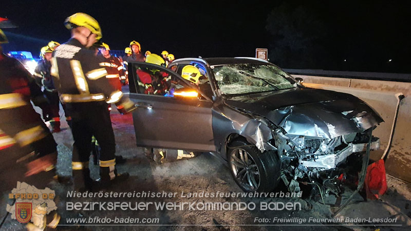 20240424_Erneut prallt ein Pkw auf A2 in ein Baustellenfahrzeug Foto: Stefan Wagner / Freiwillige Feierwehr Baden-Leesdorf 20240424_Erneut prallt ein Pkw auf A2 in ein Baustellenfahrzeug Foto: Stefan Wagner / Freiwillige Feierwehr Baden-Leesdorf