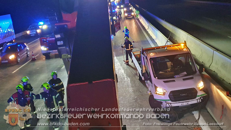 20240424_Erneut prallt ein Pkw auf A2 in ein Baustellenfahrzeug Foto: Stefan Wagner / Freiwillige Feierwehr Baden-Leesdorf 20240424_Erneut prallt ein Pkw auf A2 in ein Baustellenfahrzeug Foto: Stefan Wagner / Freiwillige Feierwehr Baden-Leesdorf