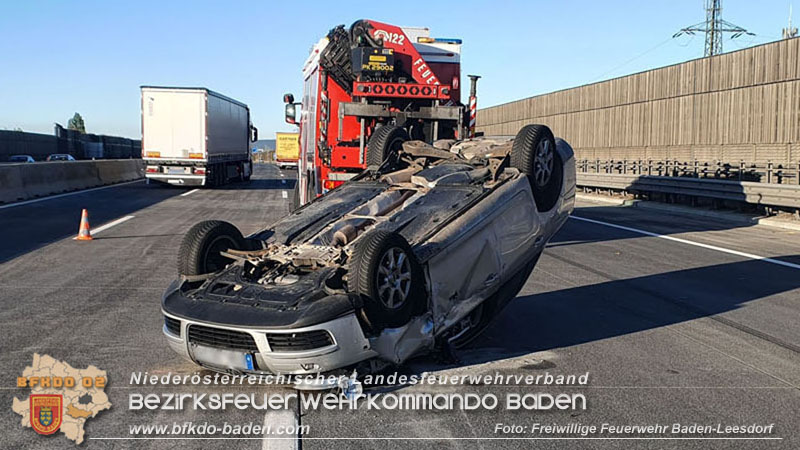 20240426_Pkw prallt auf der A2 gegen LKW Foto: Stefan Wagner / Freiwillige Feuerwehr Baden-Leesdorf 20240426_Pkw prallt auf der A2 gegen LKW Foto: Stefan Wagner / Freiwillige Feuerwehr Baden-Leesdorf
