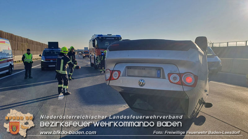 20240426_Pkw prallt auf der A2 gegen LKW Foto: Stefan Wagner / Freiwillige Feuerwehr Baden-Leesdorf 20240426_Pkw prallt auf der A2 gegen LKW Foto: Stefan Wagner / Freiwillige Feuerwehr Baden-Leesdorf