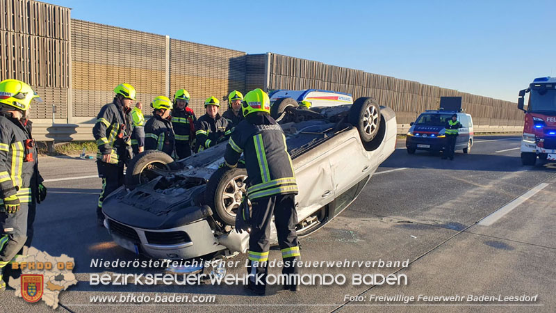 20240426_Pkw prallt auf der A2 gegen LKW Foto: Stefan Wagner / Freiwillige Feuerwehr Baden-Leesdorf 20240426_Pkw prallt auf der A2 gegen LKW Foto: Stefan Wagner / Freiwillige Feuerwehr Baden-Leesdorf