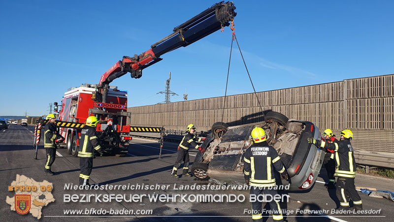 20240426_Pkw prallt auf der A2 gegen LKW Foto: Stefan Wagner / Freiwillige Feuerwehr Baden-Leesdorf 20240426_Pkw prallt auf der A2 gegen LKW Foto: Stefan Wagner / Freiwillige Feuerwehr Baden-Leesdorf