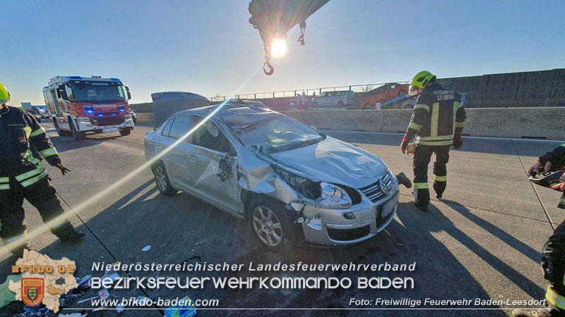 20240426_Pkw prallt auf der A2 gegen LKW Foto: Stefan Wagner / Freiwillige Feuerwehr Baden-Leesdorf 20240426_Pkw prallt auf der A2 gegen LKW Foto: Stefan Wagner / Freiwillige Feuerwehr Baden-Leesdorf