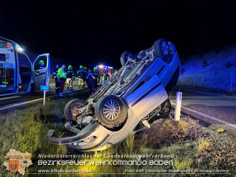 20240426 Fahrzeugüberschlag auf der LB17  Foto: ASB Christopher Neumayer FF Schnönau/Triesting