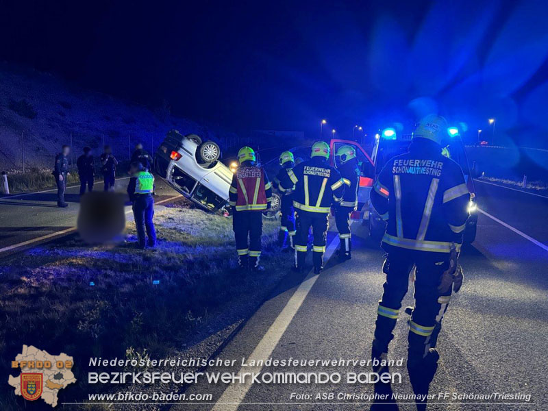 20240426 Fahrzeugüberschlag auf der LB17  Foto: ASB Christopher Neumayer FF Schnönau/Triesting