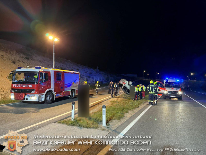 20240426 Fahrzeugüberschlag auf der LB17  Foto: ASB Christopher Neumayer FF Schnönau/Triesting