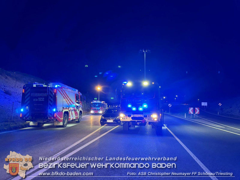 20240426 Fahrzeugüberschlag auf der LB17  Foto: ASB Christopher Neumayer FF Schnönau/Triesting