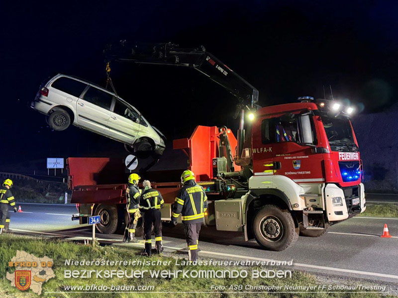 20240426 Fahrzeugüberschlag auf der LB17  Foto: ASB Christopher Neumayer FF Schnönau/Triesting
