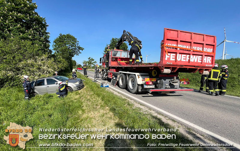 20240430 Verkehrsunfall auf der LB60 zwischen Unterwaltersdorf und Reisenberg Foto: Freiwillige Feuerwehr Unterwaltersdorf 20240430 Verkehrsunfall auf der LB60 zwischen Unterwaltersdorf und Reisenberg Foto: Freiwillige Feuerwehr Unterwaltersdorf