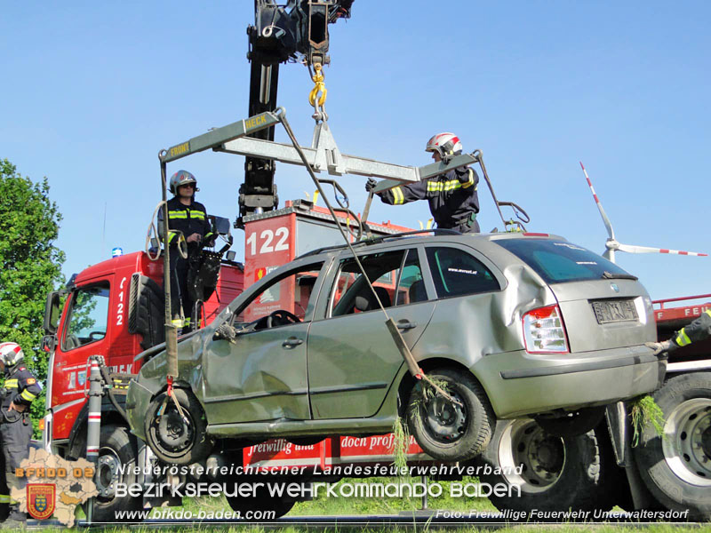 20240430 Verkehrsunfall auf der LB60 zwischen Unterwaltersdorf und Reisenberg Foto: Freiwillige Feuerwehr Unterwaltersdorf 20240430 Verkehrsunfall auf der LB60 zwischen Unterwaltersdorf und Reisenberg Foto: Freiwillige Feuerwehr Unterwaltersdorf