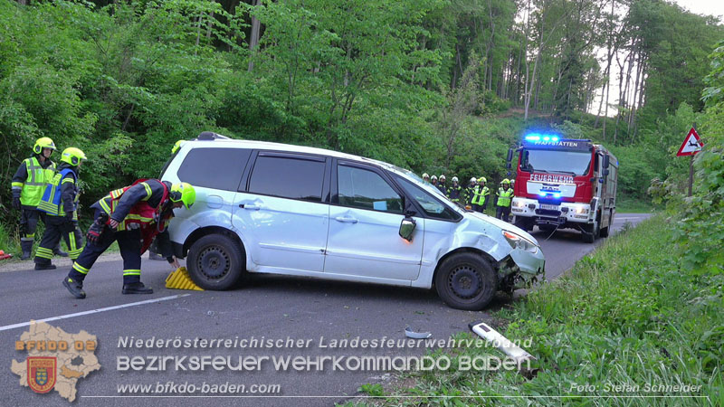 20240430 Alarmierte Personenrettung auf der L4010 zwischen Pfaffstätten und Gaaden Foto: Stefan Schneider BFKDO BADEN 20240430 Alarmierte Personenrettung auf der L4010 zwischen Pfaffstätten und Gaaden Foto: Stefan Schneider BFKDO BADEN