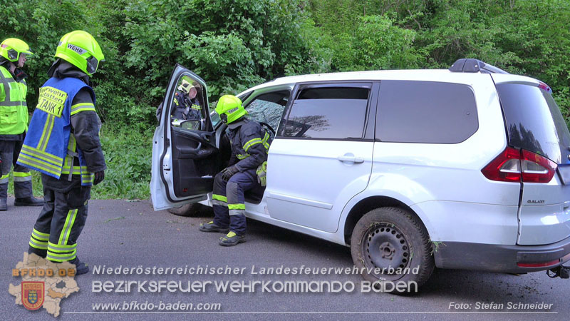 20240430 Alarmierte Personenrettung auf der L4010 zwischen Pfaffstätten und Gaaden Foto: Stefan Schneider BFKDO BADEN 20240430 Alarmierte Personenrettung auf der L4010 zwischen Pfaffstätten und Gaaden Foto: Stefan Schneider BFKDO BADEN