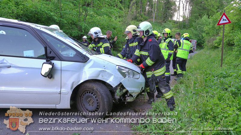 20240430 Alarmierte Personenrettung auf der L4010 zwischen Pfaffstätten und Gaaden Foto: Stefan Schneider BFKDO BADEN 20240430 Alarmierte Personenrettung auf der L4010 zwischen Pfaffstätten und Gaaden Foto: Stefan Schneider BFKDO BADEN