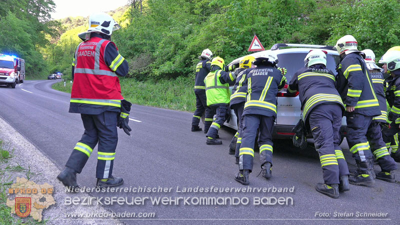 20240430 Alarmierte Personenrettung auf der L4010 zwischen Pfaffstätten und Gaaden Foto: Stefan Schneider BFKDO BADEN 20240430 Alarmierte Personenrettung auf der L4010 zwischen Pfaffstätten und Gaaden Foto: Stefan Schneider BFKDO BADEN