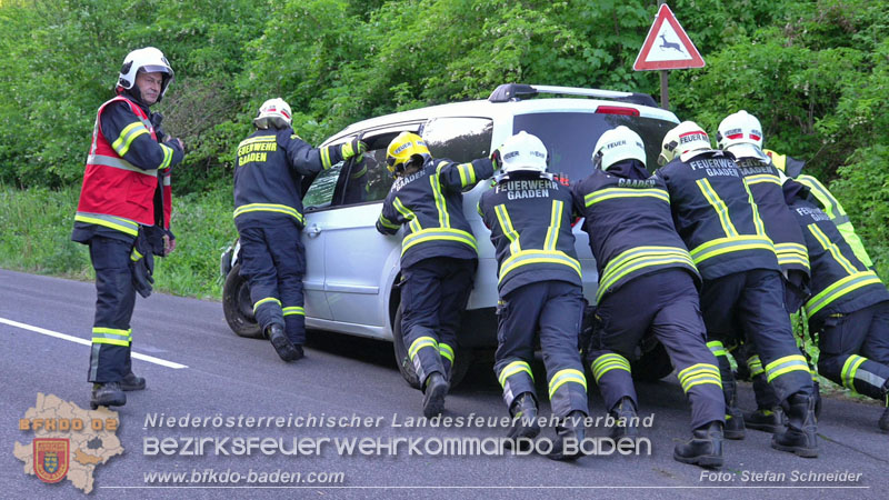 20240430 Alarmierte Personenrettung auf der L4010 zwischen Pfaffstätten und Gaaden Foto: Stefan Schneider BFKDO BADEN 20240430 Alarmierte Personenrettung auf der L4010 zwischen Pfaffstätten und Gaaden Foto: Stefan Schneider BFKDO BADEN