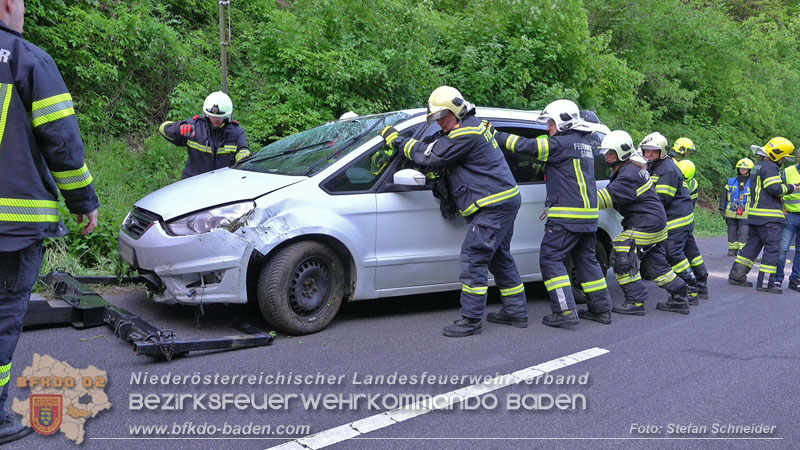 20240430 Alarmierte Personenrettung auf der L4010 zwischen Pfaffstätten und Gaaden Foto: Stefan Schneider BFKDO BADEN 20240430 Alarmierte Personenrettung auf der L4010 zwischen Pfaffstätten und Gaaden Foto: Stefan Schneider BFKDO BADEN