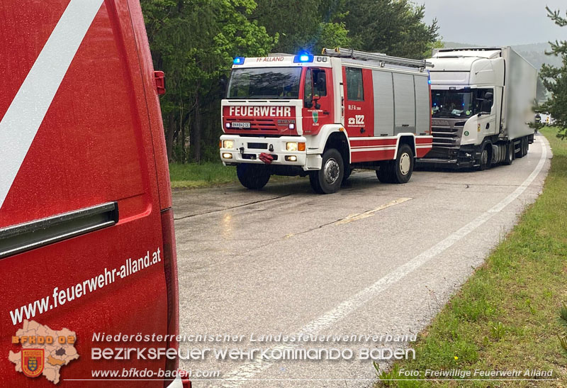 20240503_Alarmierte Menschenrettung nach LKW-Unfall auf A21 zwischen Mayerling und Heiligenkreuz Foto: Freiwillieg Feuerwehr Alland 20240503_Alarmierte Menschenrettung nach LKW-Unfall auf A21 zwischen Mayerling und Heiligenkreuz Foto: Freiwillieg Feuerwehr Alland