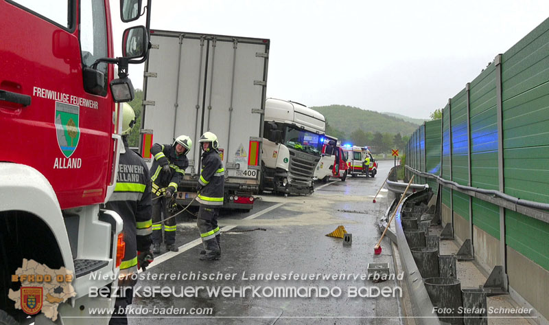 20240503_Alarmierte Menschenrettung nach LKW-Unfall auf A21 zwischen Mayerling und Heiligenkreuz Foto: Stefan Schneider BFKDO BADEN 20240503_Alarmierte Menschenrettung nach LKW-Unfall auf A21 zwischen Mayerling und Heiligenkreuz Foto: Stefan Schneider BFKDO BADEN