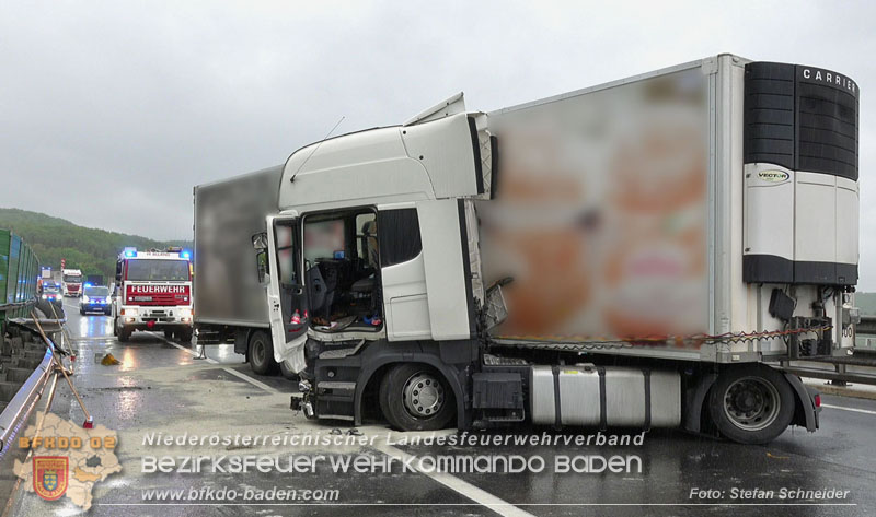 20240503_Alarmierte Menschenrettung nach LKW-Unfall auf A21 zwischen Mayerling und Heiligenkreuz Foto: Stefan Schneider BFKDO BADEN 20240503_Alarmierte Menschenrettung nach LKW-Unfall auf A21 zwischen Mayerling und Heiligenkreuz Foto: Stefan Schneider BFKDO BADEN