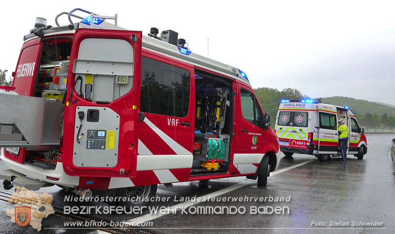 20240503_Alarmierte Menschenrettung nach LKW-Unfall auf A21 zwischen Mayerling und Heiligenkreuz Foto: Stefan Schneider BFKDO BADEN 20240503_Alarmierte Menschenrettung nach LKW-Unfall auf A21 zwischen Mayerling und Heiligenkreuz Foto: Stefan Schneider BFKDO BADEN
