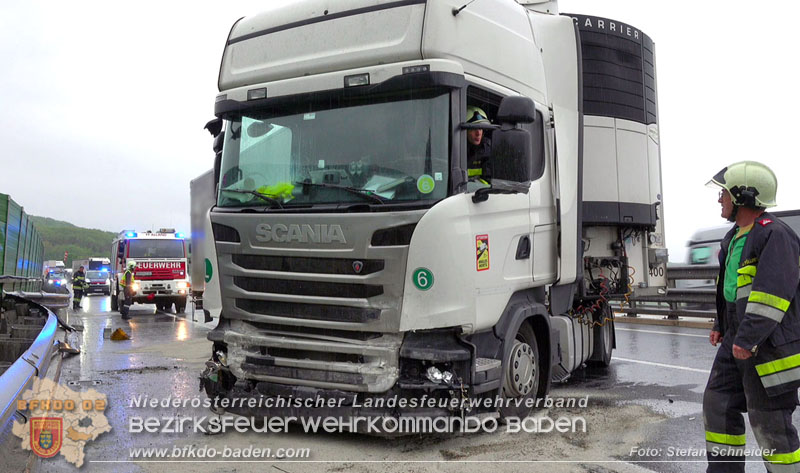 20240503_Alarmierte Menschenrettung nach LKW-Unfall auf A21 zwischen Mayerling und Heiligenkreuz Foto: Stefan Schneider BFKDO BADEN 20240503_Alarmierte Menschenrettung nach LKW-Unfall auf A21 zwischen Mayerling und Heiligenkreuz Foto: Stefan Schneider BFKDO BADEN