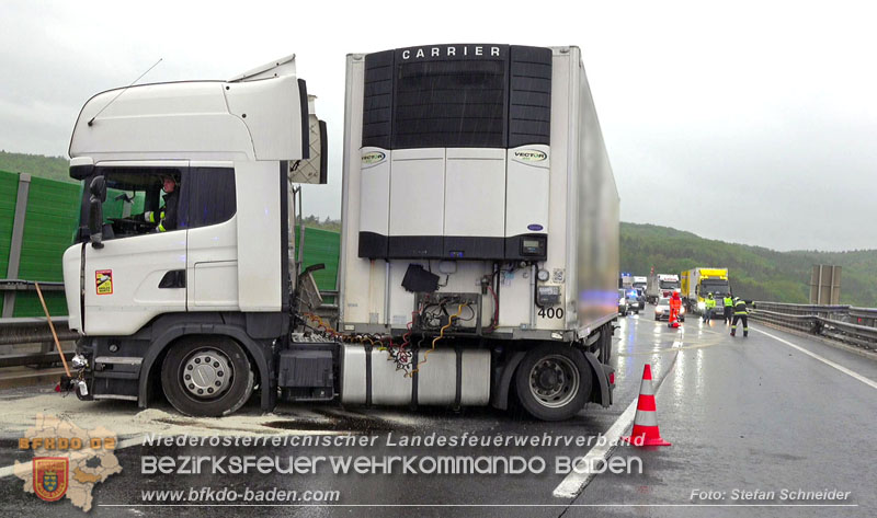 20240503_Alarmierte Menschenrettung nach LKW-Unfall auf A21 zwischen Mayerling und Heiligenkreuz Foto: Stefan Schneider BFKDO BADEN 20240503_Alarmierte Menschenrettung nach LKW-Unfall auf A21 zwischen Mayerling und Heiligenkreuz Foto: Stefan Schneider BFKDO BADEN