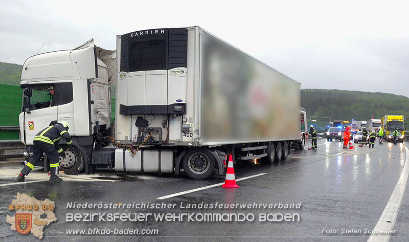 20240503_Alarmierte Menschenrettung nach LKW-Unfall auf A21 zwischen Mayerling und Heiligenkreuz Foto: Stefan Schneider BFKDO BADEN 20240503_Alarmierte Menschenrettung nach LKW-Unfall auf A21 zwischen Mayerling und Heiligenkreuz Foto: Stefan Schneider BFKDO BADEN