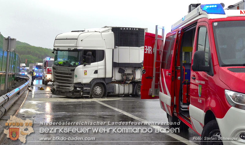 20240503_Alarmierte Menschenrettung nach LKW-Unfall auf A21 zwischen Mayerling und Heiligenkreuz Foto: Stefan Schneider BFKDO BADEN 20240503_Alarmierte Menschenrettung nach LKW-Unfall auf A21 zwischen Mayerling und Heiligenkreuz Foto: Stefan Schneider BFKDO BADEN