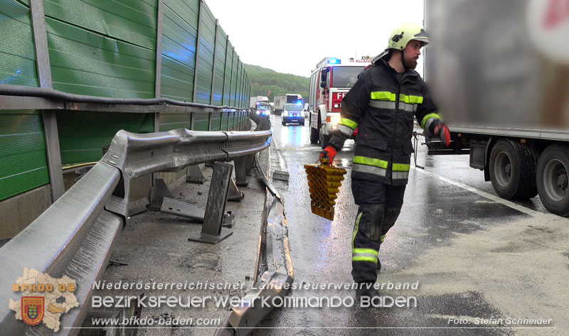 20240503_Alarmierte Menschenrettung nach LKW-Unfall auf A21 zwischen Mayerling und Heiligenkreuz Foto: Stefan Schneider BFKDO BADEN 20240503_Alarmierte Menschenrettung nach LKW-Unfall auf A21 zwischen Mayerling und Heiligenkreuz Foto: Stefan Schneider BFKDO BADEN