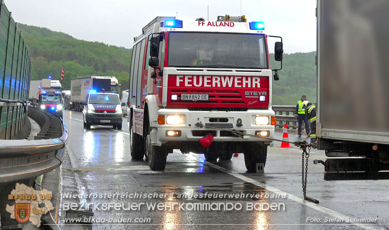 20240503_Alarmierte Menschenrettung nach LKW-Unfall auf A21 zwischen Mayerling und Heiligenkreuz Foto: Stefan Schneider BFKDO BADEN 20240503_Alarmierte Menschenrettung nach LKW-Unfall auf A21 zwischen Mayerling und Heiligenkreuz Foto: Stefan Schneider BFKDO BADEN