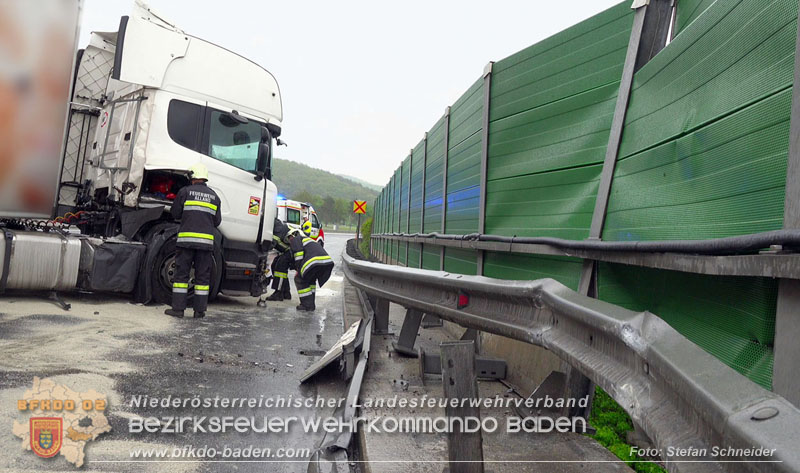 20240503_Alarmierte Menschenrettung nach LKW-Unfall auf A21 zwischen Mayerling und Heiligenkreuz Foto: Stefan Schneider BFKDO BADEN 20240503_Alarmierte Menschenrettung nach LKW-Unfall auf A21 zwischen Mayerling und Heiligenkreuz Foto: Stefan Schneider BFKDO BADEN