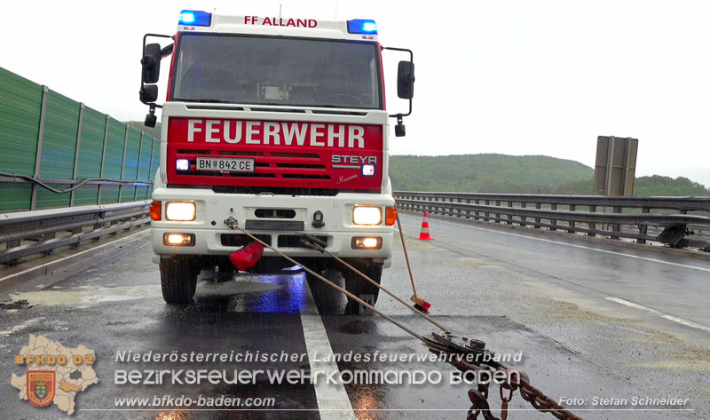 20240503_Alarmierte Menschenrettung nach LKW-Unfall auf A21 zwischen Mayerling und Heiligenkreuz Foto: Stefan Schneider BFKDO BADEN 20240503_Alarmierte Menschenrettung nach LKW-Unfall auf A21 zwischen Mayerling und Heiligenkreuz Foto: Stefan Schneider BFKDO BADEN