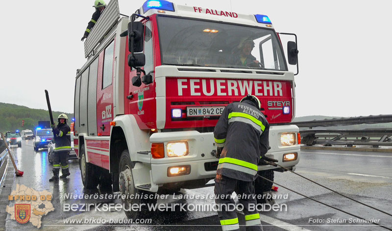 20240503_Alarmierte Menschenrettung nach LKW-Unfall auf A21 zwischen Mayerling und Heiligenkreuz Foto: Stefan Schneider BFKDO BADEN 20240503_Alarmierte Menschenrettung nach LKW-Unfall auf A21 zwischen Mayerling und Heiligenkreuz Foto: Stefan Schneider BFKDO BADEN
