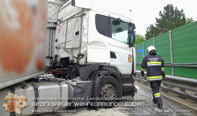 20240503_Alarmierte Menschenrettung nach LKW-Unfall auf A21 zwischen Mayerling und Heiligenkreuz Foto: Stefan Schneider BFKDO BADEN 20240503_Alarmierte Menschenrettung nach LKW-Unfall auf A21 zwischen Mayerling und Heiligenkreuz Foto: Stefan Schneider BFKDO BADEN
